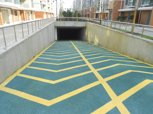 水性無(wú)震動(dòng)防滑車(chē)道施工工藝 為什么選擇滄晟水性無(wú)震動(dòng)防滑環(huán)氧地坪漆弄車(chē)道？